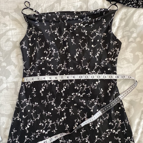 Uo Mallory Cowl Neck Slip Dress in Black WITH WHITE FLOWERS,Urban Outfitters - Picture 7 of 9
